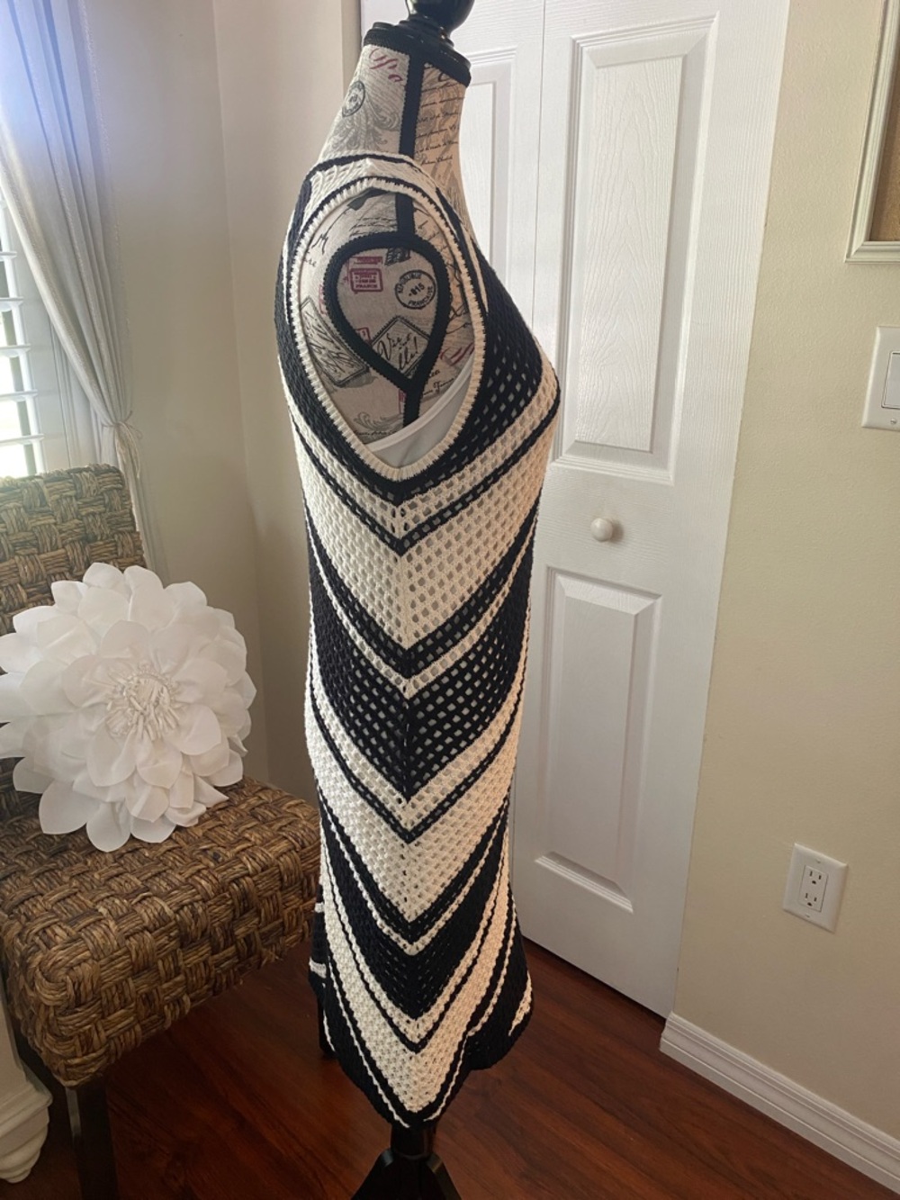 Willow & Wind Chevron Crochet Sweater Dress L Black White Lined - Picture 3 of 10